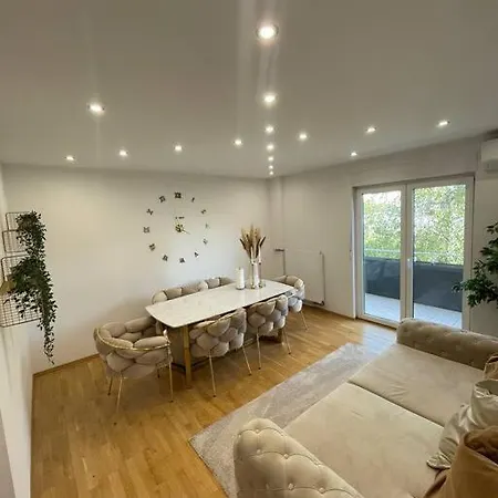 Moderne Wohnung In Der Naehe Vom Parndorf Outlet! Bruckneudorf Exterior photo