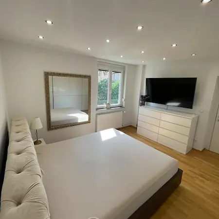 Moderne Wohnung In Der Naehe Vom Parndorf Outlet! Bruckneudorf Exterior photo