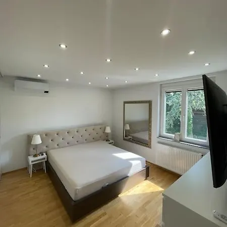 Moderne Wohnung In Der Naehe Vom Parndorf Outlet! Bruckneudorf Exterior photo
