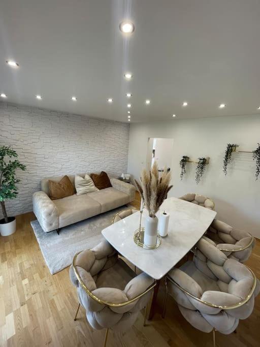 Moderne In Der Naehe Vom Parndorf Outlet! Apartment